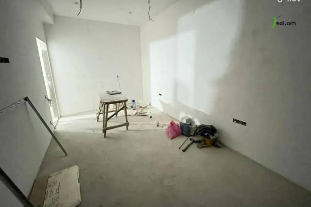 4 սենյականոց բնակարան նորակառույց շենքում Նիկողայոս Ադոնցի փողոցում, 105 ք.մ., 5/8 հարկ