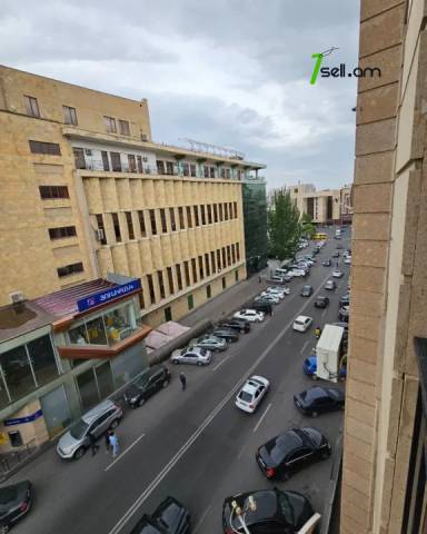 3 սենյականոց բնակարան նորակառույց շենքում Երվանդ Քոչարի փողոցում, 105 ք.մ., 3+ սանհանգույց