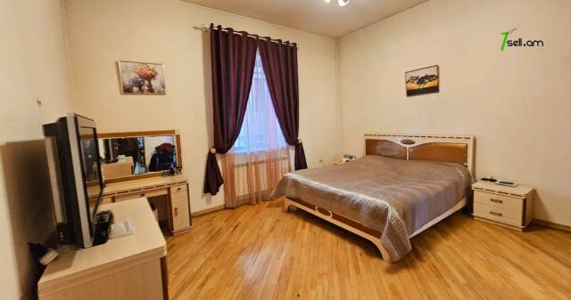 Մեկ հարկանի քարե տուն Ֆանարջյան փողոցում Քանաքեռ Զեյթունում, 1700 ք.մ., 2 սանհանգույց