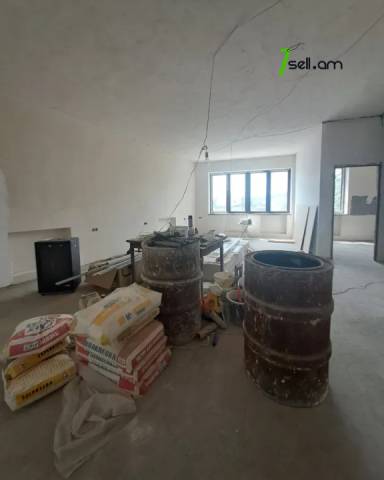 Չորս հարկանի քարե տուն Շևչենկոյի փողոցում կենտրոնում, 420 քմ, 3+ սանհանգույց, մասնակի վերանորոգում