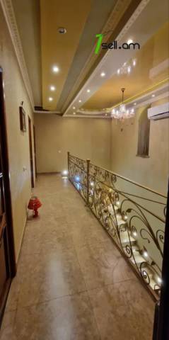 Երկու հարկանի քարե տուն Աջափնյակում, 350 ք.մ., 2 սանհանգույց, եվրովերանորոգված