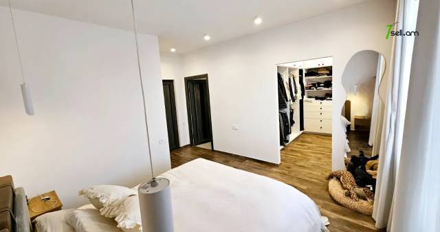 Երկու հարկանի քարե թաունհաուզ Առինջի 4-րդ փողոցում Առինջում, 560 ք.մ., 3+ սանհանգույց