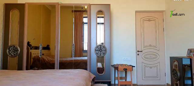 Երկու հարկանի քարե տուն Նվեր Սաֆարյան փողոցում Ավանում, 600 ք.մ., 3+ սանհանգույց