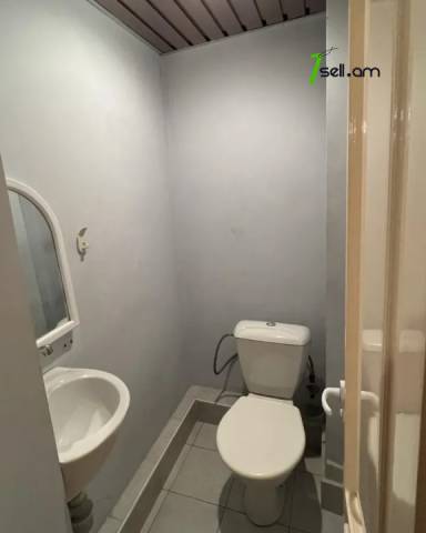 3 սենյականոց բնակարան Ամիրյան փողոցում, 100 ք.մ., 12/16 հարկ, 2 սանհանգույց, կոսմետիկ վերանորոգում