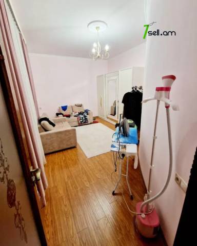 Երկու հարկանի քարե տուն Դավթաշենի 7-րդ փողոցում Դավիթաշենում, 1000 ք.մ., 3+ սանհանգույց