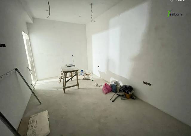 4 սենյականոց բնակարան նորակառույց շենքում Նիկողայոս Ադոնցի փողոցում, 105 ք.մ., 5/8 հարկ