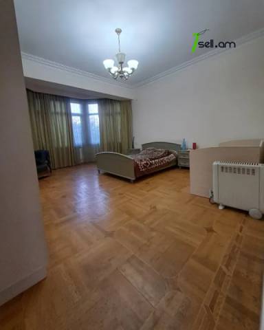 5 սենյականոց բնակարան Ալեք Մանուկյանի փողոցում, 210 ք.մ., 2 սանհանգույց, 2/9 հարկ