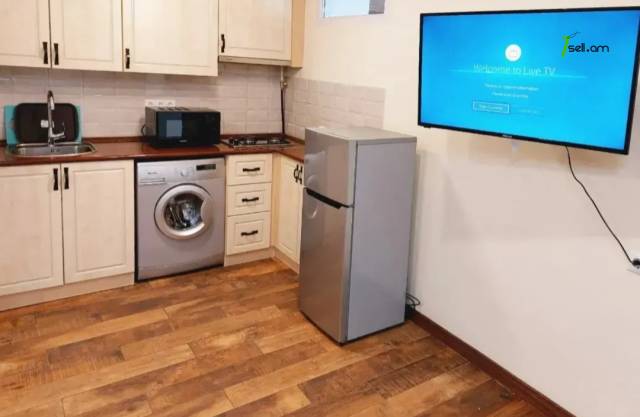 2 սենյականոց բնակարան Մեսրոպ Մաշտոցի պողոտայում, 50 ք.մ., 2/5 հարկ, կապիտալ վերանորոգված, քարե շենք