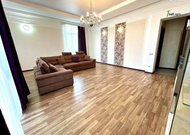 3 սենյականոց բնակարան նորակառույց շենքում Արամի փողոցում, 138 ք.մ., 2 սանհանգույց, բարձր առաստաղներ