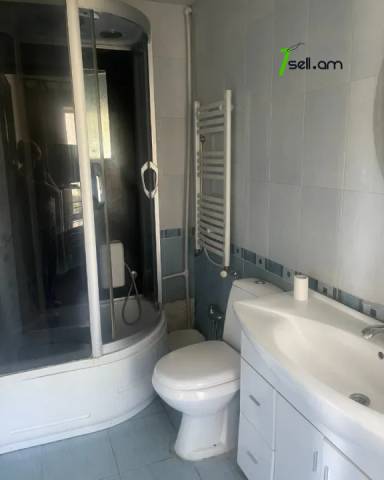 3 սենյականոց բնակարան Մխիթար Հերացի փողոցում, 64 քմ, նախավերջին հարկ, կապիտալ վերանորոգված