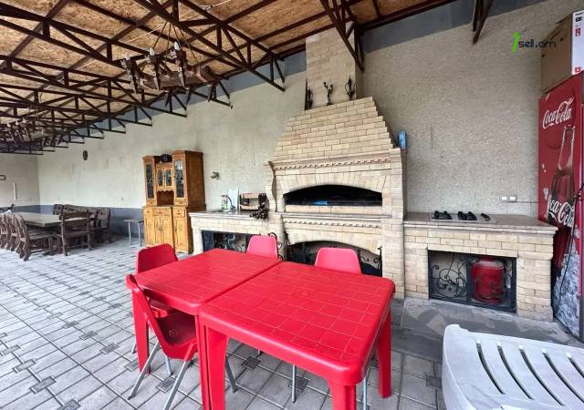 Մեկ հարկանի քարե տուն Բագրևանդի 42-րդ փողոցում Նոր Նորքում, 1100 քմ, 3+ սանհանգույց