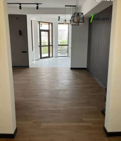 3 սենյականոց բնակարան նորակառույց շենքում Հրաչյա Ներսիսյան փողոցում, 96 ք.մ., 2 սանհանգույց