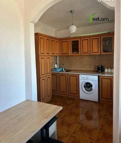 3 սենյականոց բնակարան Գուսան Շերամի փողոցում, 80 ք.մ., 7/9 հարկ, կապիտալ վերանորոգված
