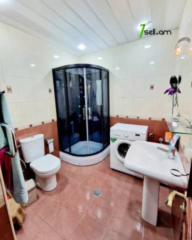 3 սենյականոց բնակարան նորակառույց շենքում Ամիրյան փողոցում, 125 ք.մ., 7/13 հարկ, 2 սանհանգույց