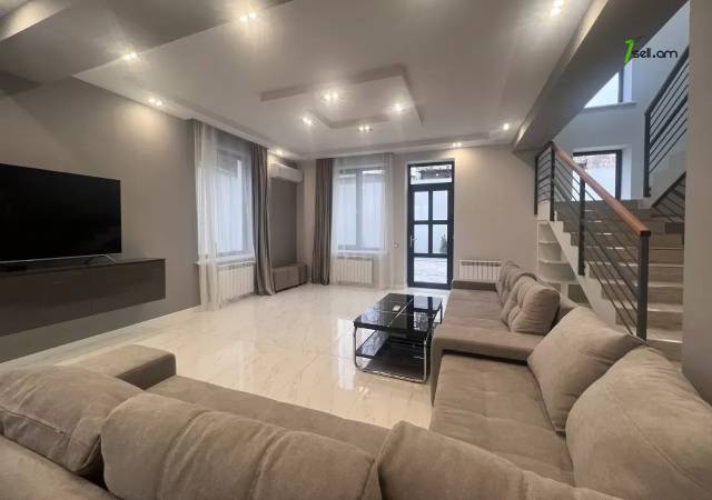 Երկու հարկանի քարե տուն Գոգոլի փողոցում Քանաքեռ Զեյթունում, 550 ք.մ., 3+ սանհանգույց