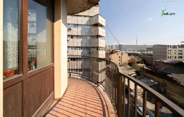 4 սենյականոց բնակարան նորակառույց շենքում Դեղատան փողոցում, 145 ք.մ., 2 սանհանգույց