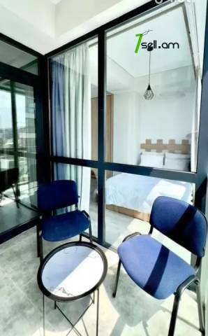 3 սենյականոց բնակարան նորակառույց շենքում Կարապետ Ուլնեցու փողոցում, 74 ք.մ., բարձր առաստաղներ