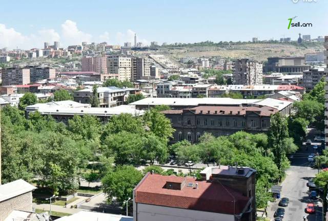 2 սենյականոց բնակարան նորակառույց շենքում Եզնիկ Կողբացու փողոցում, 45 ք.մ., 10/18 հարկ