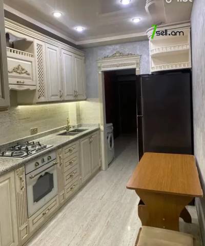 3 սենյականոց բնակարան, Աթոյան փողոցի նրբանցք, 91 ք.մ., 1/5 հարկ, կապիտալ վերանորոգված, քարե շենք