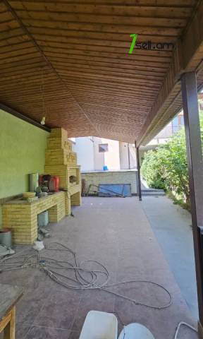 Երկու հարկանի քարե տուն Հայրիկ Մուրադյան փողոցում Արաբկիրում, 460 քմ, 3+ սանհանգույց