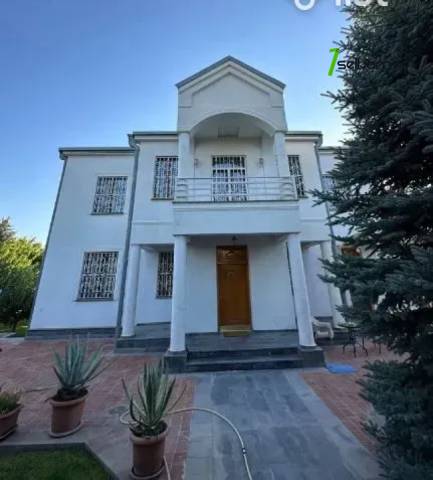 Երեք հարկանի տուն Բագրևանդի փողոցում Նոր Նորքում, 1800 ք.մ., մեծ հողամաս, եվրովերանորոգված