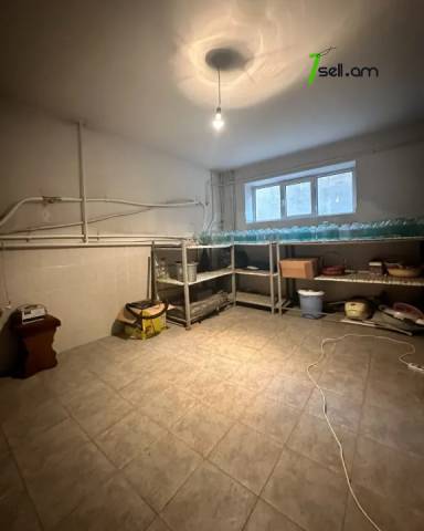 Երկու հարկանի քարե տուն Դավիթ Բեկի փողոցում Էրեբունիում, 250 քմ, 3+ սանհանգույց, եվրովերանորոգված