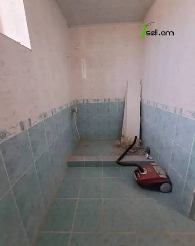 Մեկ հարկանի քարե տուն Ձորաղբյուրում, 1650 ք.մ., 2 սանհանգույց, կապիտալ վերանորոգված