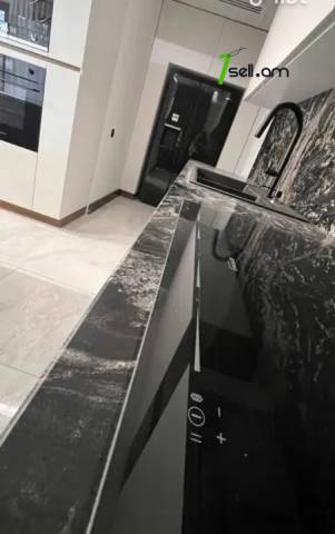 Երկու հարկանի թաունհաուզ Վերին Անտառային փողոցում կենտրոնում, 250 ք.մ., 3+ սանհանգույց