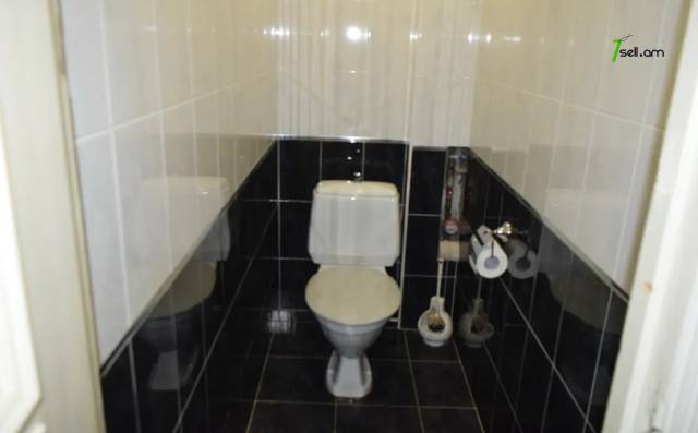 4 սենյականոց բնակարան Պարույր Սևակի փողոցում, 98 ք.մ., նախավերջին հարկ, մի քանի պատշգամբ