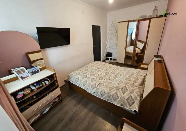 Երկու հարկանի քարե տուն Պարույր Սեվակի փողոցում Քասախում, 990 ք.մ., 2 սանհանգույց