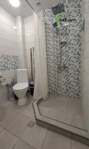 1 սենյականոց բնակարան Եզնիկ Կողբացու փողոցում, 40 քմ, 4/9 հարկ, եվրովերանորոգված