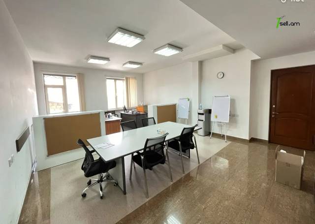 Գրասենյակային տարածք Պարոնյան փողոցում կենտրոնում, 95 քմ