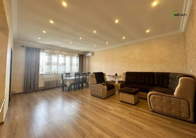 Երկու հարկանի քարե տուն Նոր Արեշի 22-րդ փողոցում Էրեբունիում, 140 քմ, 2 սանհանգույց