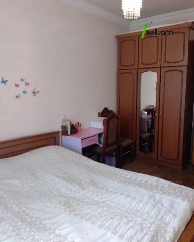 Երեք հարկանի քարե տուն Նոր Արեշի 37րդ փողոցում Էրեբունիում, 536 ք.մ., 2 սանհանգույց