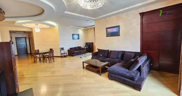 Ընդարձակ 3 սենյականոց բնակարան նորակառույց շենքում Աբովյան փողոցում, 185 ք.մ., 10/14 հարկ