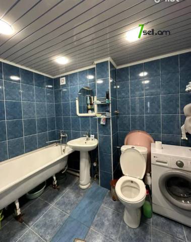 3 սենյականոց բնակարան Զաքարիա Քանաքեռցու փողոցում, 69 ք.մ., նախավերջին հարկ, եվրովերանորոգված