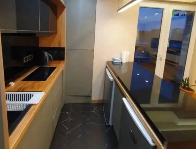 2 սենյականոց բնակարան Պուշկինի փողոցում, 50 ք.մ., նախավերջին հարկ, կապիտալ վերանորոգված