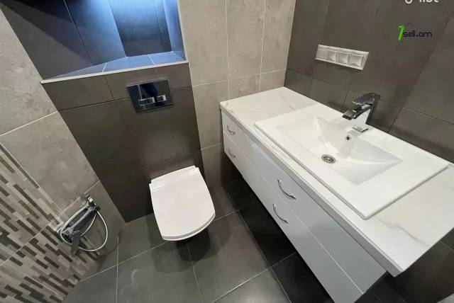 3 սենյականոց բնակարան նորակառույց շենքում Փավստոս Բուզանդի փողոցում, 72 ք.մ., բարձր առաստաղներ