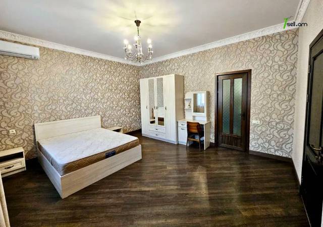 Երկու հարկանի քարե տուն Քաջազնունի փողոցում կենտրոնում, 750 քմ, 3+ սանհանգույց, կապիտալ վերանորոգված