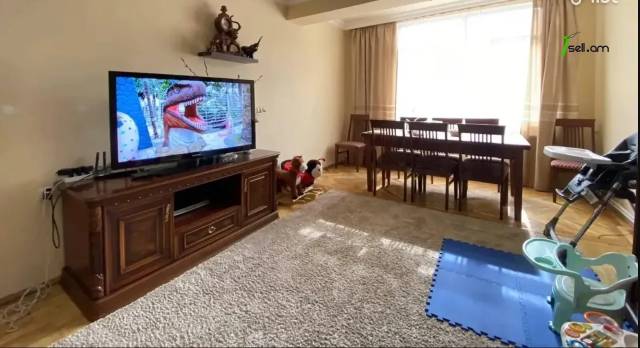 3 սենյականոց բնակարան Բաշինջաղյան փողոցում, 89 ք.մ., 3/5 հարկ, մասնակի վերանորոգում, քարե շենք