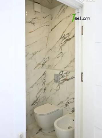 3 սենյականոց բնակարան նորակառույց շենքում Հանրապետության փողոցում, 55 քմ, նախավերջին հարկ