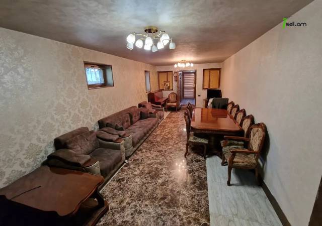 Երեք հարկանի քարե տուն Քանաքեռ Զեյթունում, 300 ք.մ., 3+ սանհանգույց, դիզայներական ոճով վերանորոգված