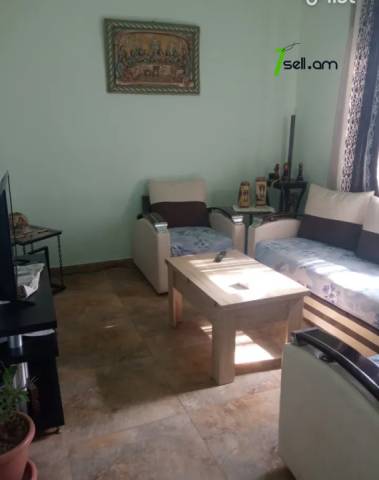 Չորս հարկանի քարե տուն 1-րդ փողոցում Քասախում, 448 ք.մ., 3+ սանհանգույց, մասնակի վերանորոգում