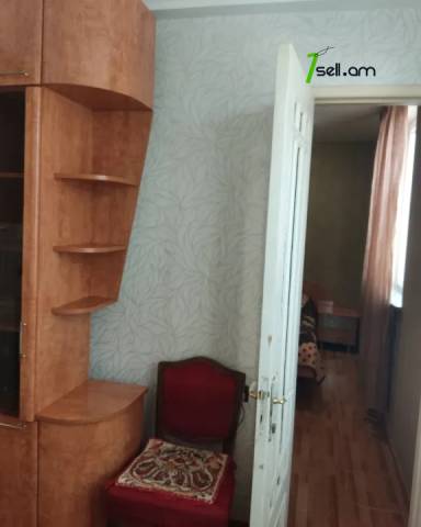 3 սենյականոց բնակարան Լենինգրադյան փողոցում, 78 ք.մ., կապիտալ վերանորոգված, քարե շենք