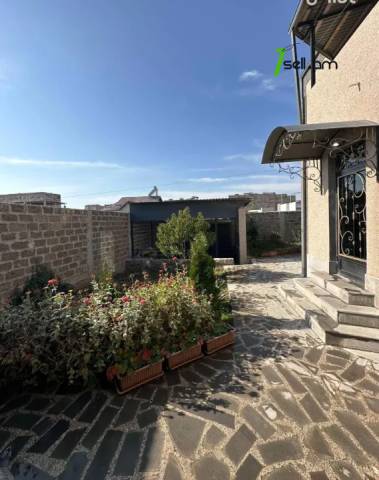 Երկու հարկանի տուն Հատիսի փողոցում Աբովյանում, 210 ք.մ., 3+ սանհանգույց, եվրովերանորոգված