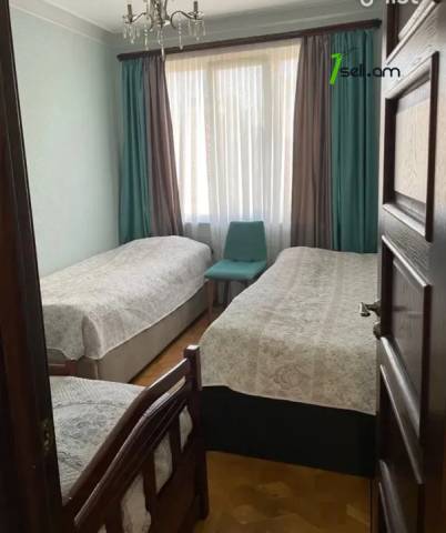 4 սենյականոց բնակարան Դավիթ Անհաղթի փողոցում, 107 քմ, նախավերջին հարկ, կապիտալ վերանորոգված