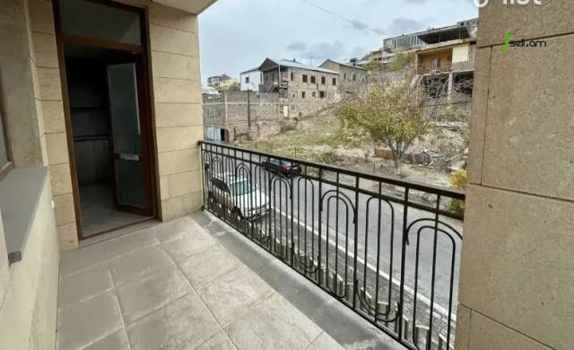 4 սենյականոց բնակարան նորակառույց շենքում Գարեգին Հովսեփյանի փողոցում, 115 ք.մ., 2 սանհանգույց