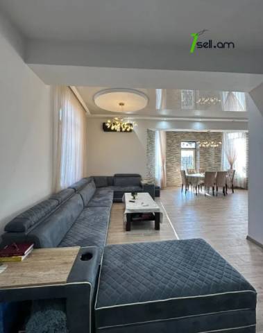 Երկու հարկանի տուն Հատիսի փողոցում Աբովյանում, 210 ք.մ., 3+ սանհանգույց, եվրովերանորոգված