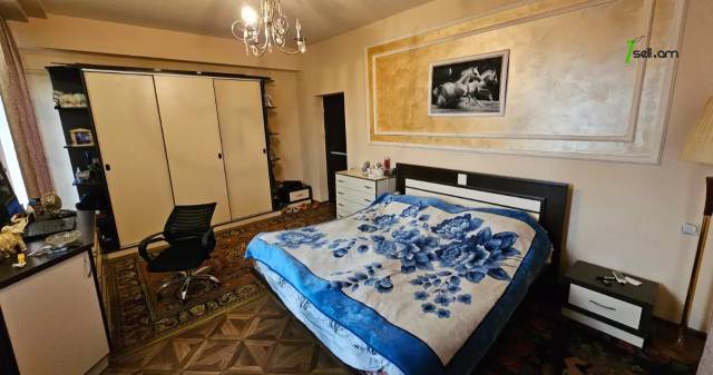 Երկու հարկանի քարե տուն Դավիթ Բեկի փողոցում Էրեբունիում, 240 քմ, 2 սանհանգույց, եվրովերանորոգված