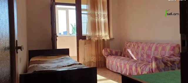 Երկու հարկանի քարե տուն Արաբկիրում, 200 ք.մ., 2 սանհանգույց, եվրովերանորոգված